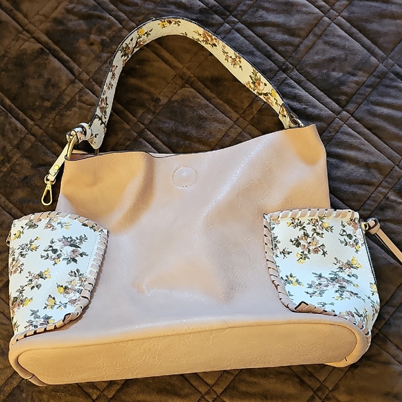 Handbag - Picture 3 of 16